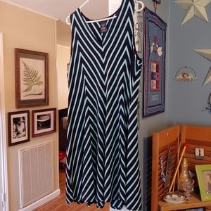 XL sleeveless chevron print swing dress EUC